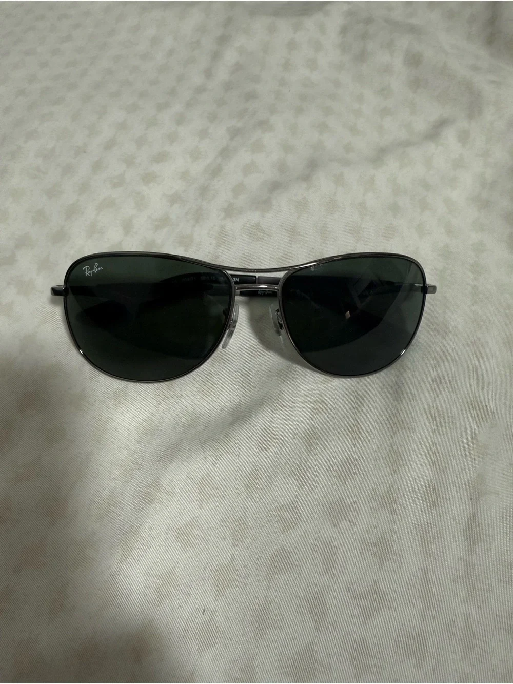 Ray Ban RB3519 Sunglasses. Black Frame Green Polarized Lenses. Comes with case